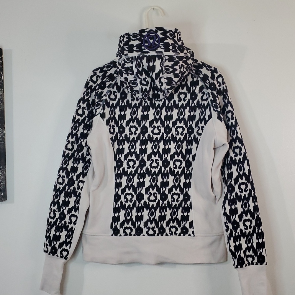 RARE Lululemon All-Over Logo IKAT Print Scuba Hoodie Jacket Size 12 Black Ivory - Picture 7 of 15